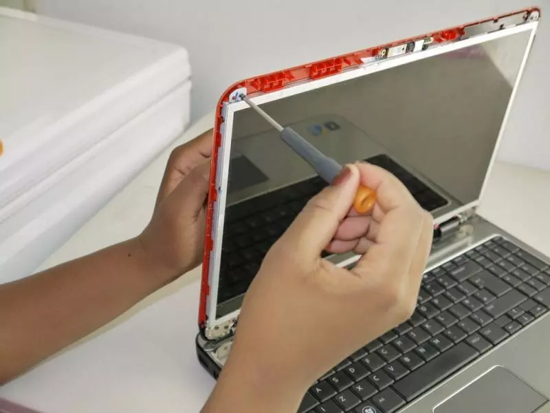 lenovo-laptop-ekran-degisimi-fiyatlari-ve-surec